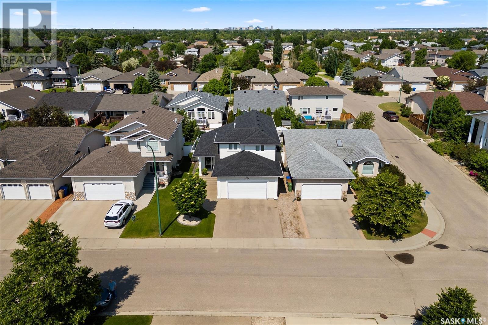 Single Family House 2 Level for Sale in  St Andrews ROAD Regina 