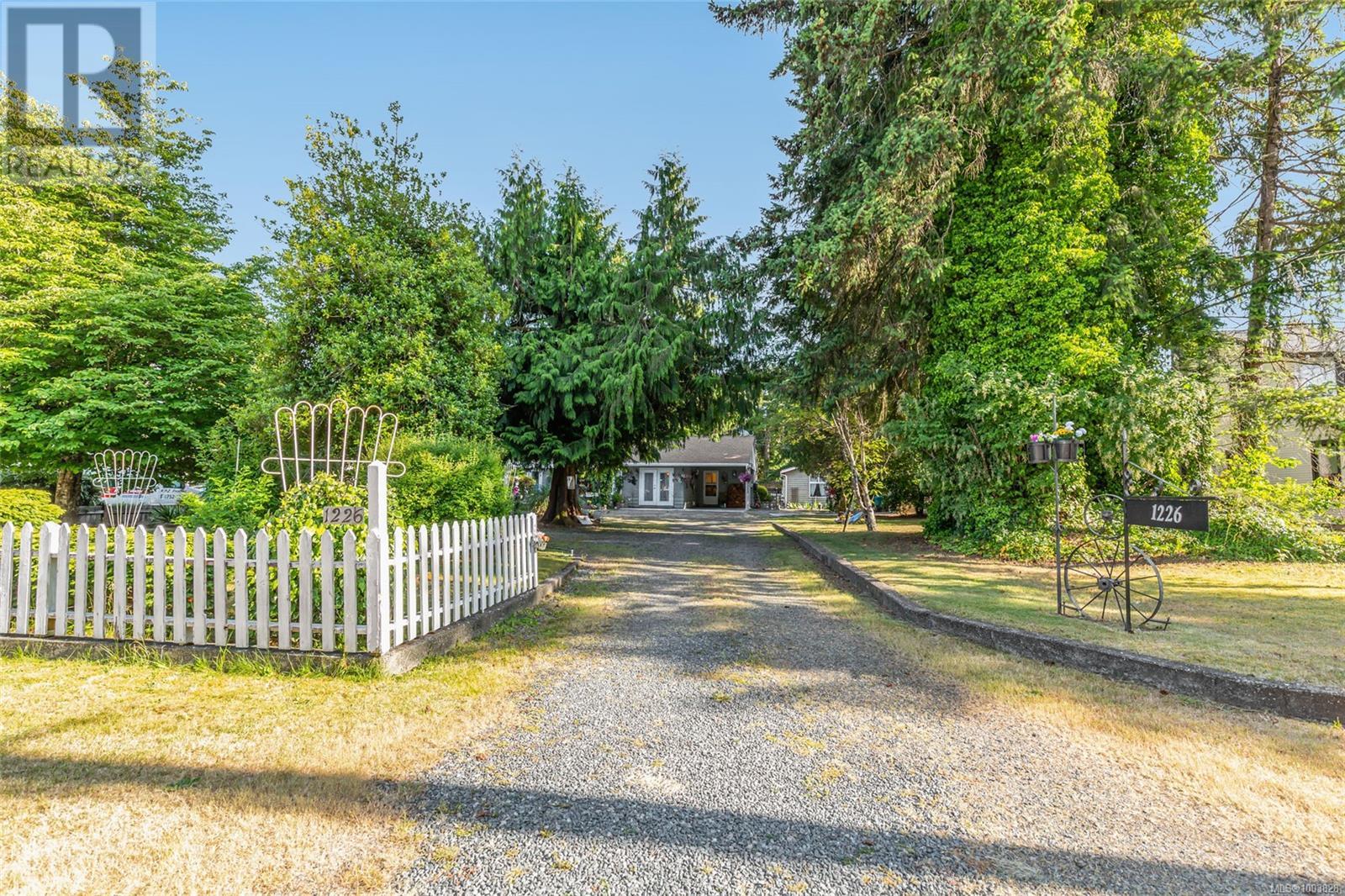 Photo 1 of 1226 Centre Rd, Qualicum Beach BC
