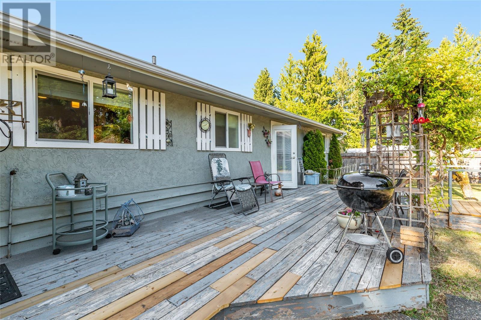 Photo 11 of 1226 Centre Rd, Qualicum Beach BC