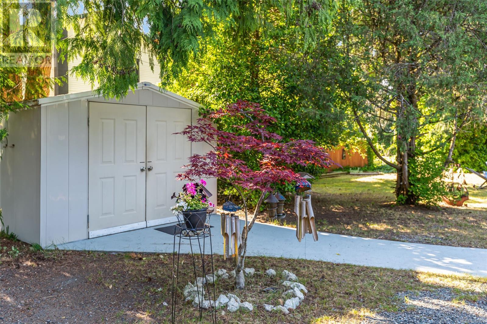 Photo 13 of 1226 Centre Rd, Qualicum Beach BC