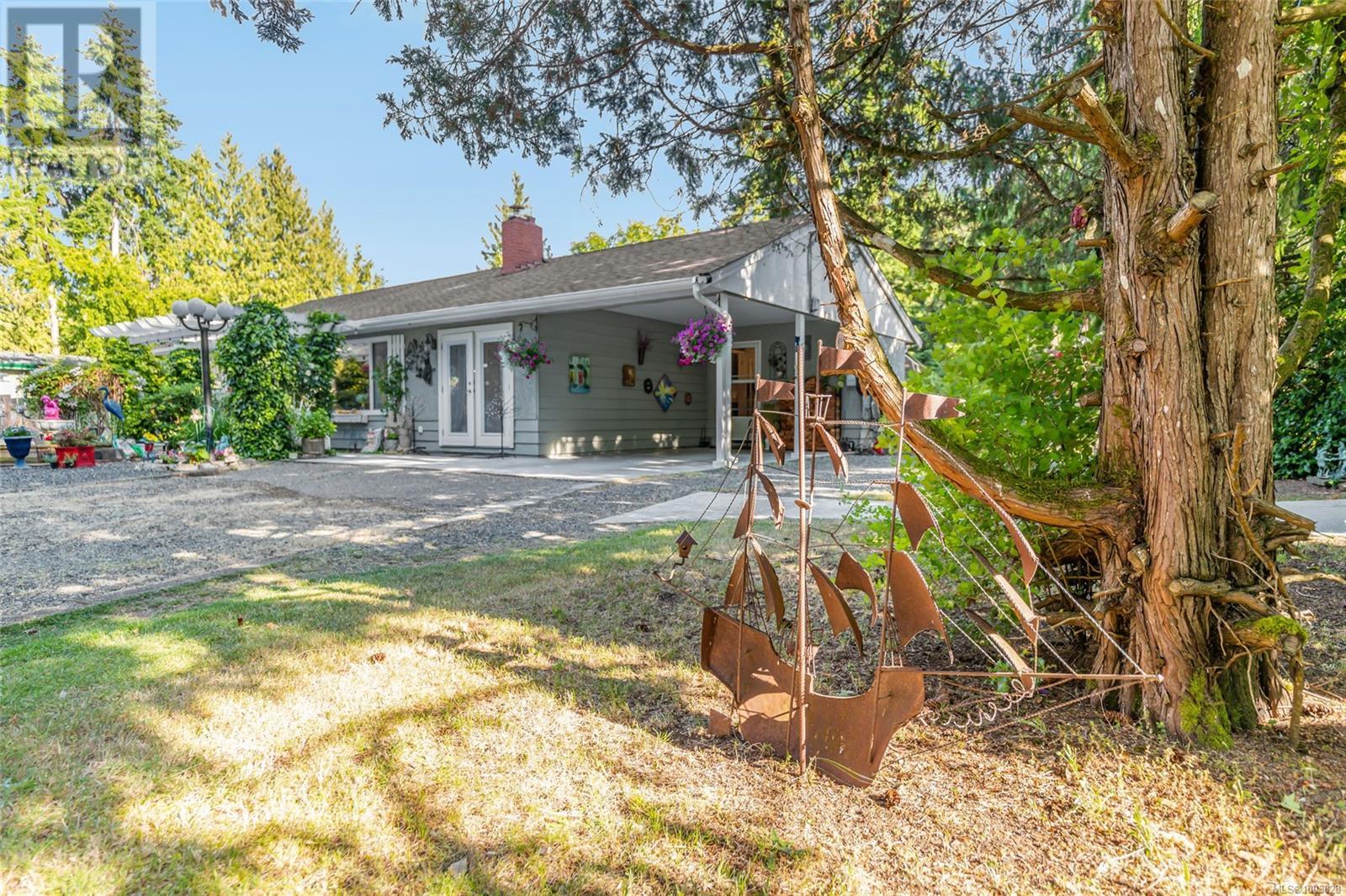 Photo 14 of 1226 Centre Rd, Qualicum Beach BC
