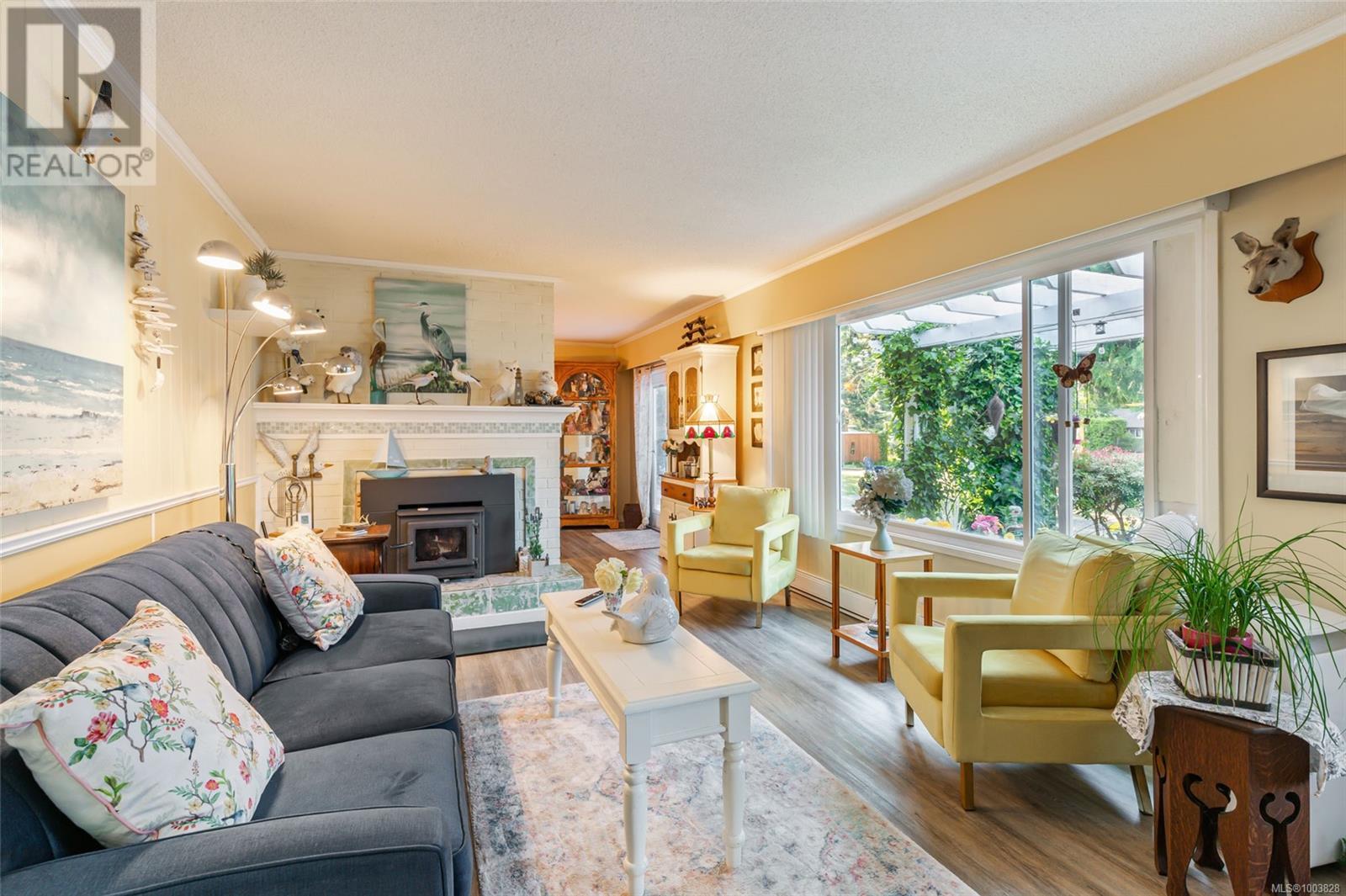 Photo 3 of 1226 Centre Rd, Qualicum Beach BC