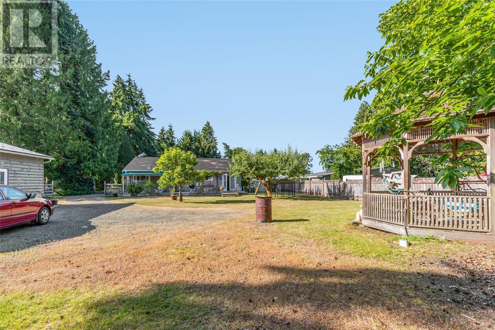 Photo 6 of 1226 Centre Rd, Qualicum Beach BC