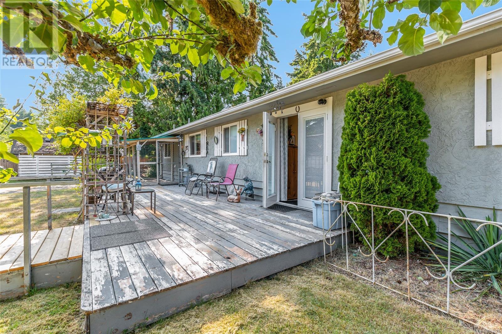 Photo 8 of 1226 Centre Rd, Qualicum Beach BC
