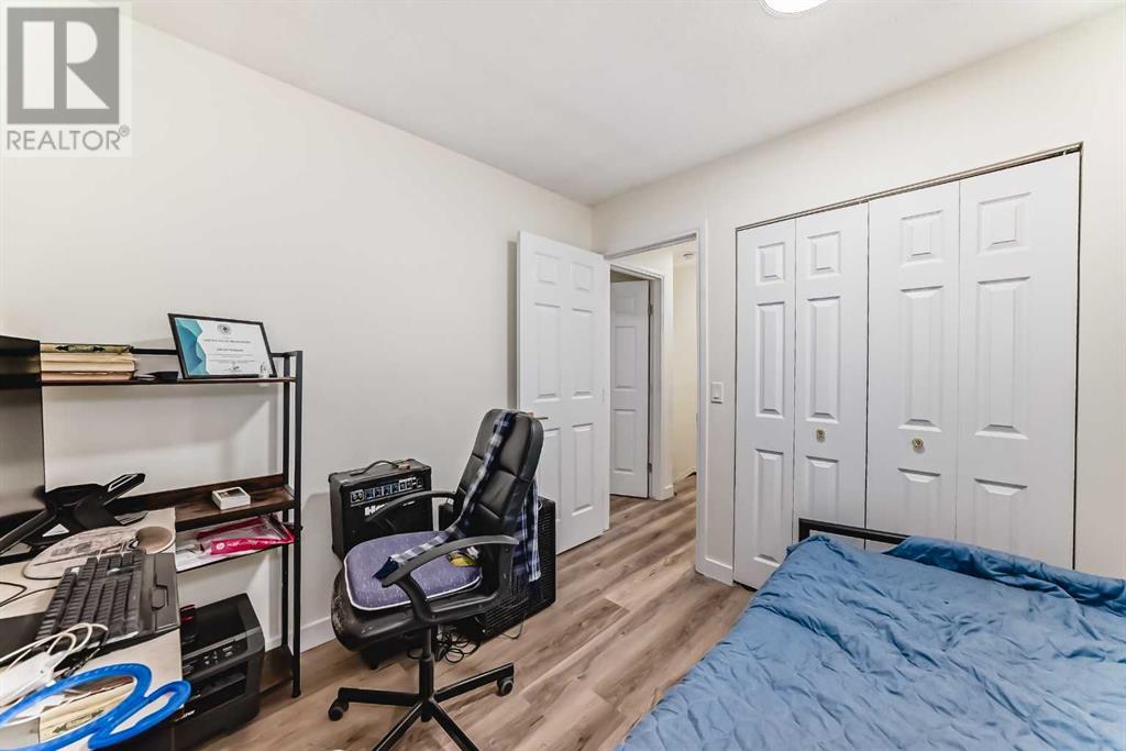 Single Family House for Sale in  Pensville Close SE Penbrooke Meadows Calgary 