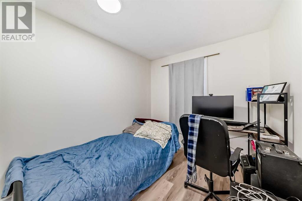 Single Family House for Sale in  Pensville Close SE Penbrooke Meadows Calgary 