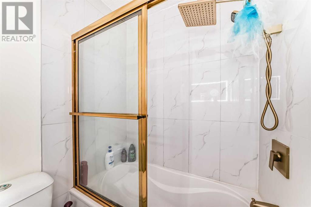 Single Family House for Sale in  Pensville Close SE Penbrooke Meadows Calgary 