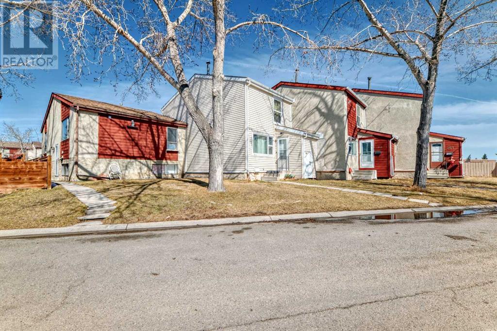 Single Family House for Sale in  Pensville Close SE Penbrooke Meadows Calgary 