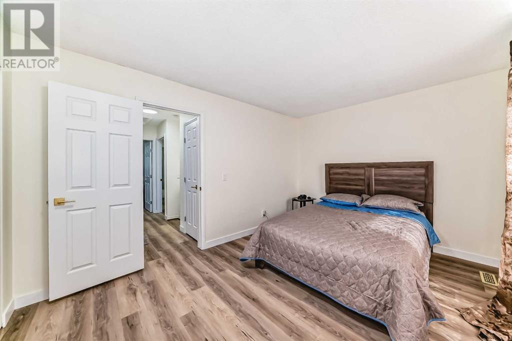 Single Family House for Sale in  Pensville Close SE Penbrooke Meadows Calgary 