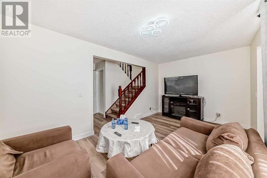 Single Family House for Sale in  Pensville Close SE Penbrooke Meadows Calgary 