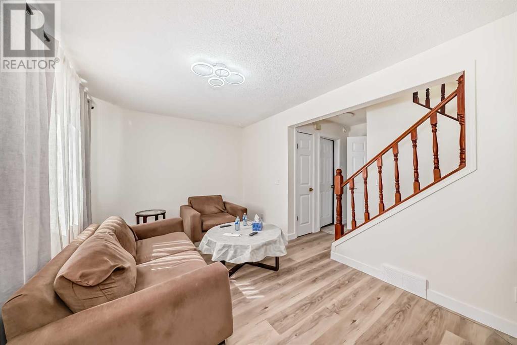 Single Family House for Sale in  Pensville Close SE Penbrooke Meadows Calgary 