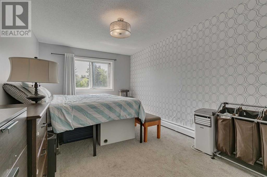 Single Family House for Sale in    Street SW Glenbrook Calgary 