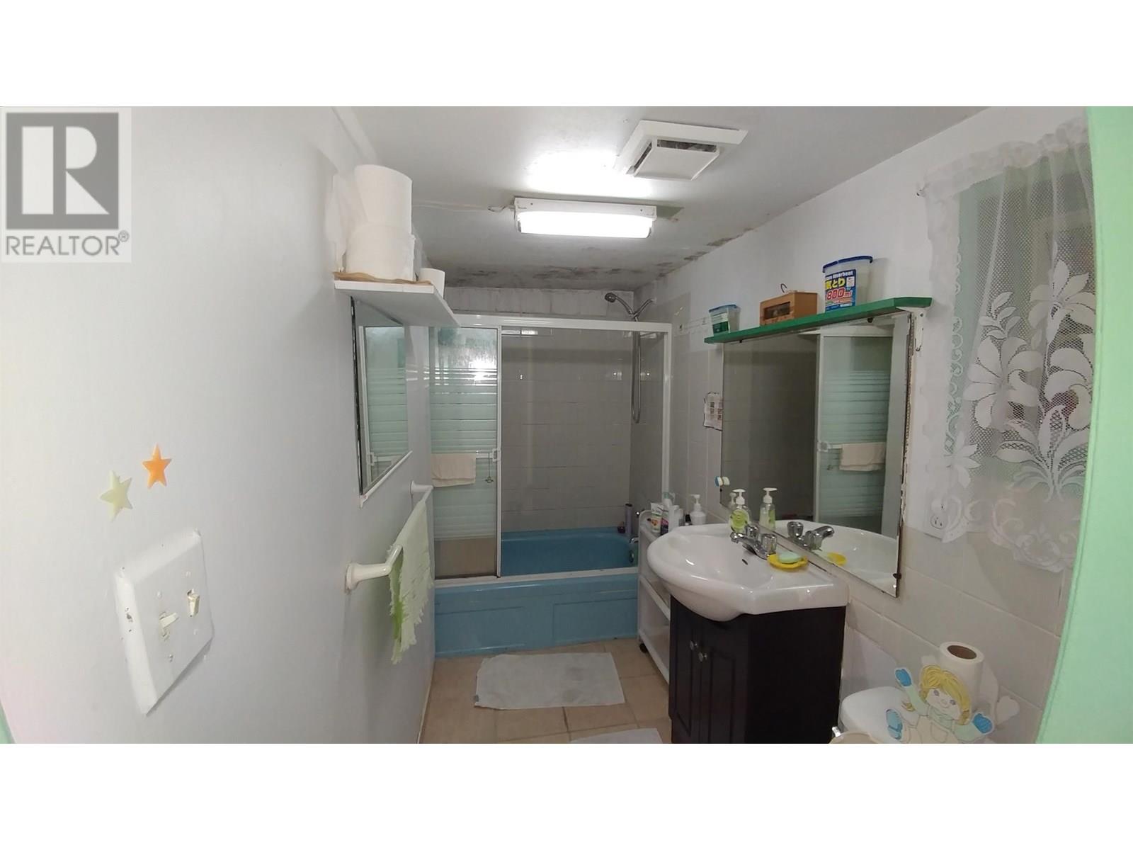 519 SALSBURY DRIVE, Vancouver