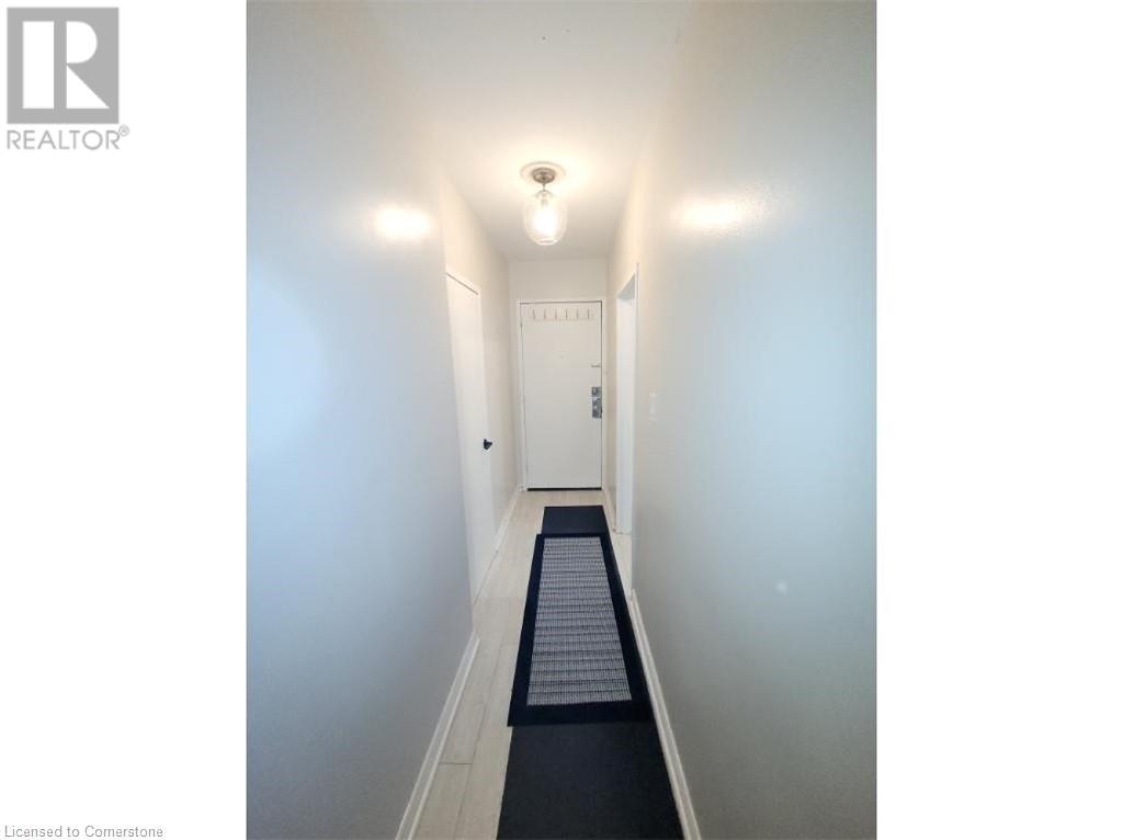 Photo 17 of 981 Mohawk Road E, Hamilton ON