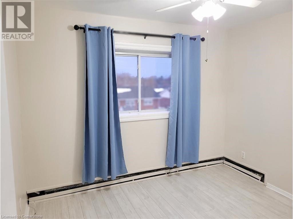 Photo 18 of 981 Mohawk Road E, Hamilton ON