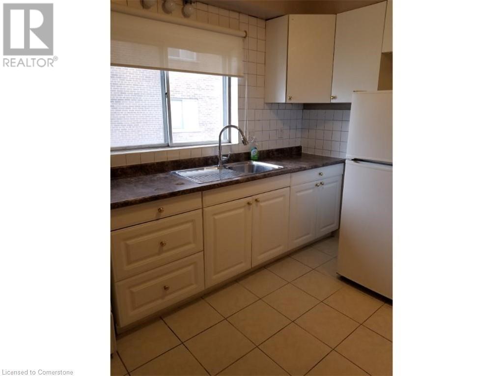 Photo 12 of 981 Mohawk Road E, Hamilton ON