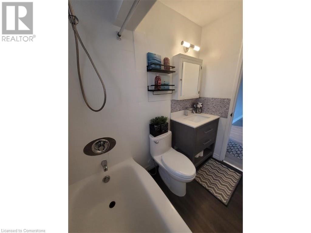 Photo 5 of 981 Mohawk Road E, Hamilton ON