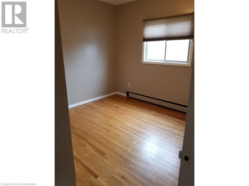 Photo 13 of 981 Mohawk Road E, Hamilton ON