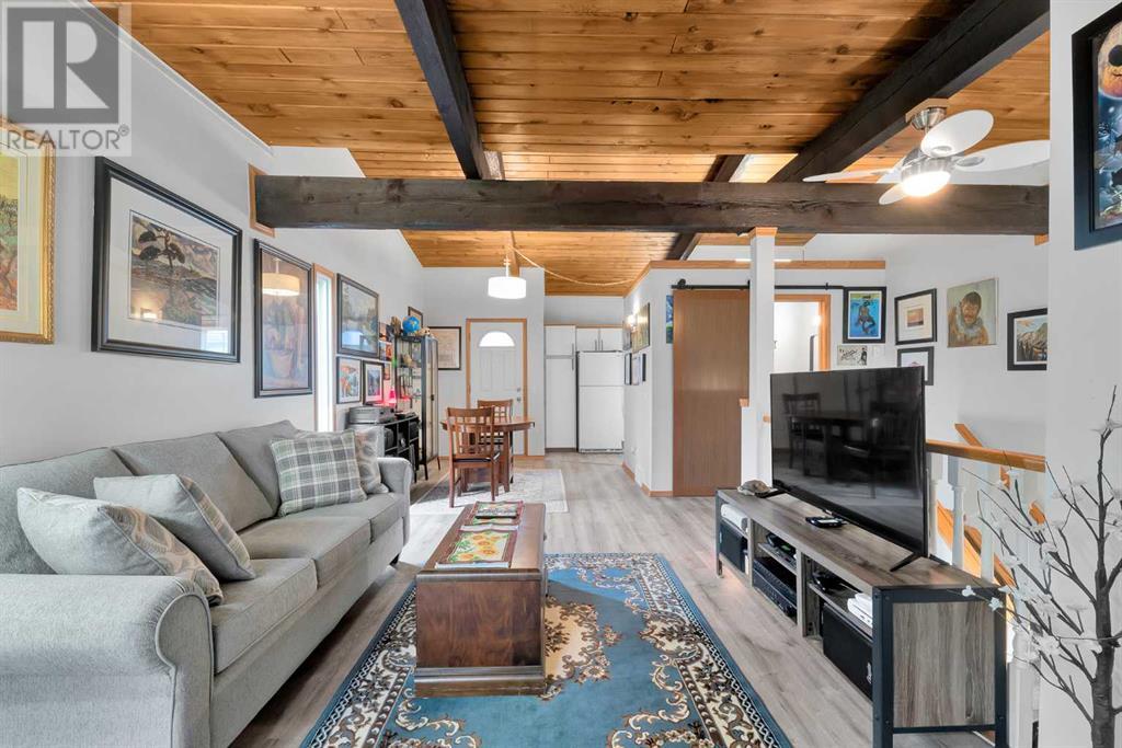 Single Family House Bi-level for Sale in  Pinemont Bay NE Pineridge Calgary 