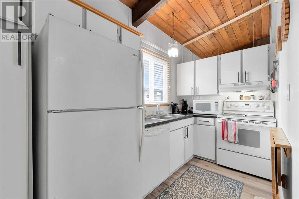 Single Family House Bi-level for Sale in  Pinemont Bay NE Pineridge Calgary 
