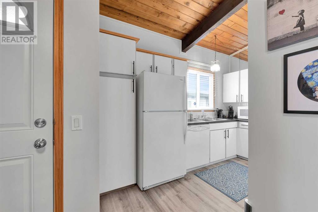 Single Family House Bi-level for Sale in  Pinemont Bay NE Pineridge Calgary 