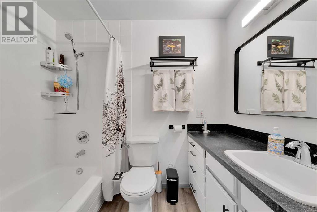Single Family House Bi-level for Sale in  Pinemont Bay NE Pineridge Calgary 
