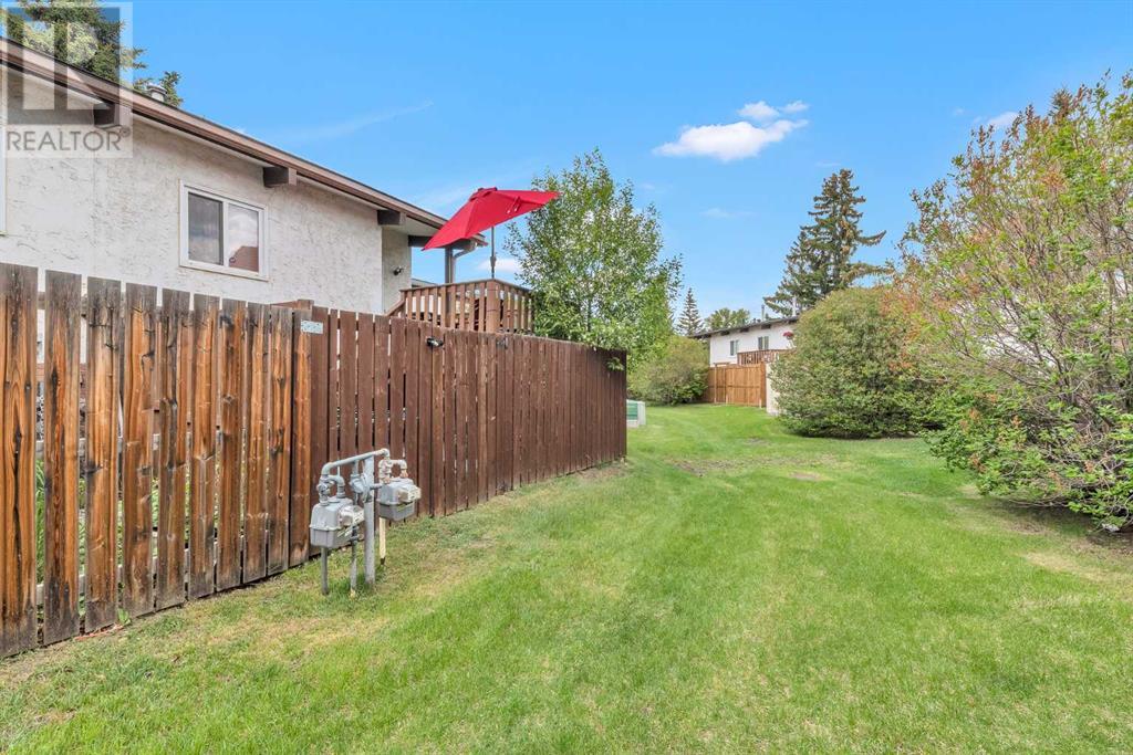 Single Family House Bi-level for Sale in  Pinemont Bay NE Pineridge Calgary 