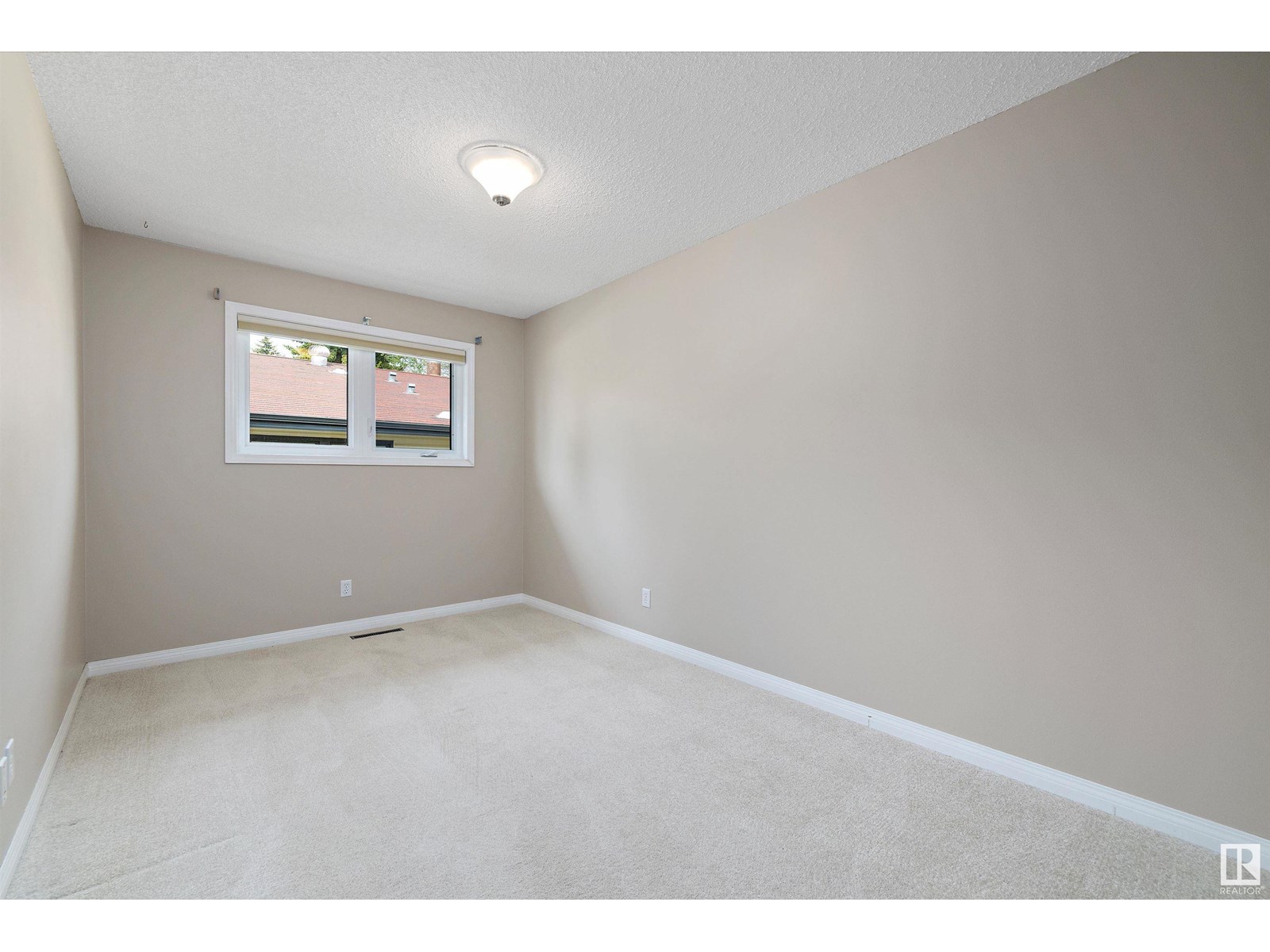 Photo 5 of 11716 39 Av Nw, Edmonton AB