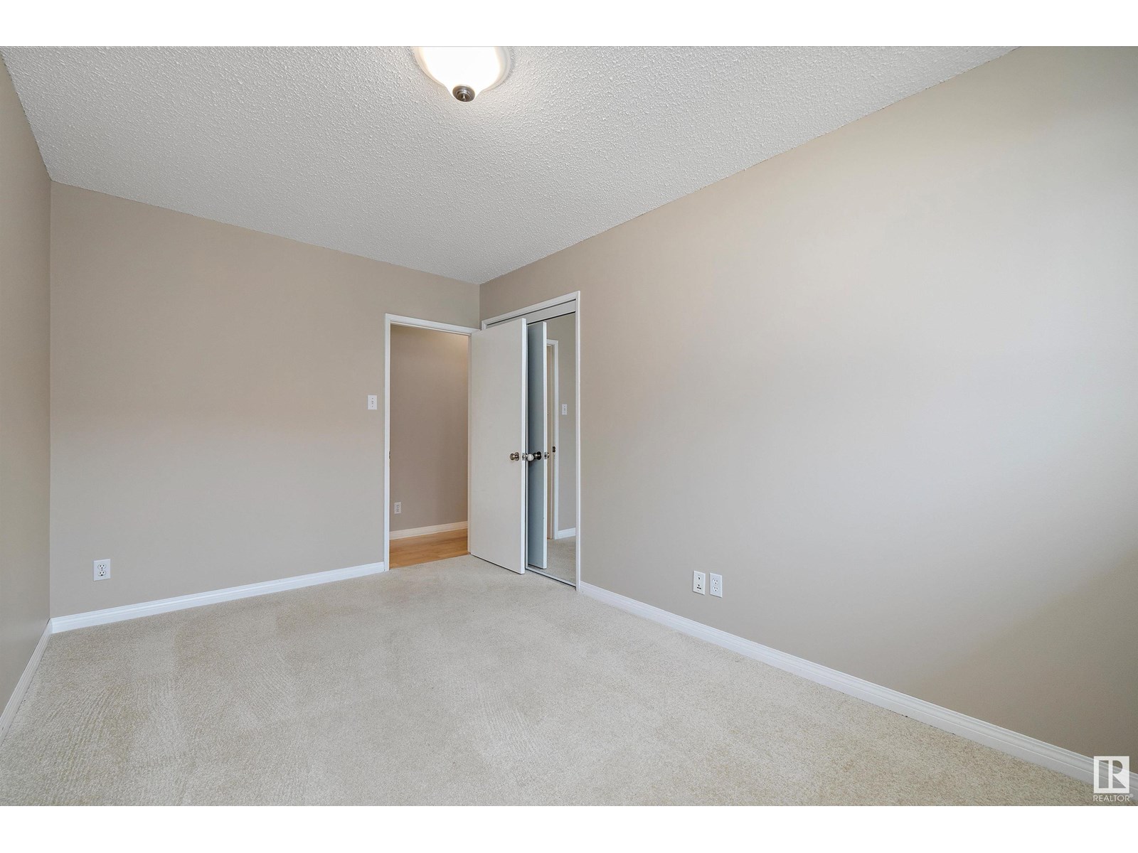 Photo 45 of 11716 39 Av Nw, Edmonton AB