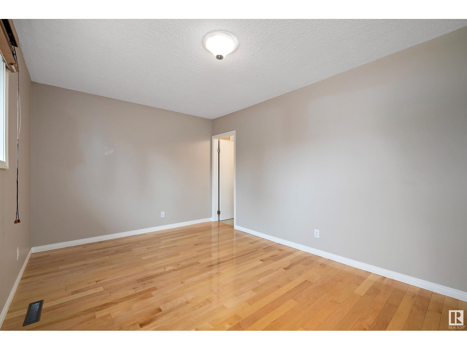Photo 37 of 11716 39 Av Nw, Edmonton AB