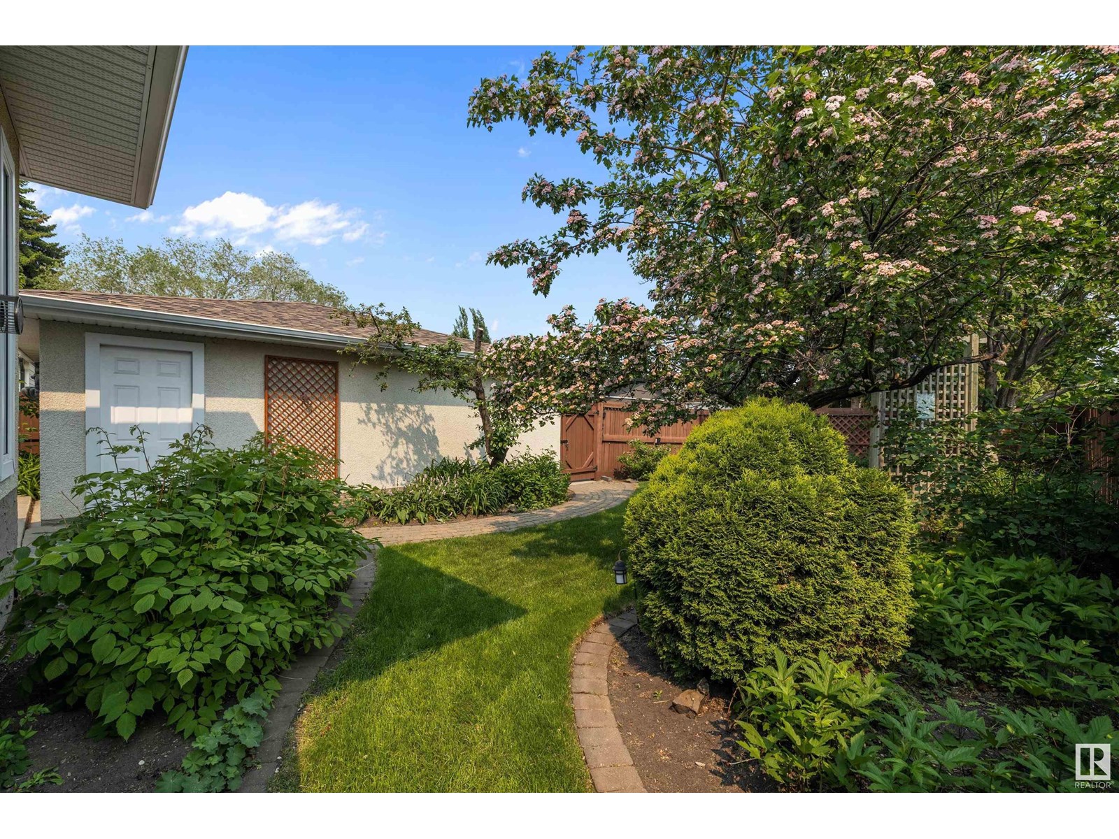 Photo 36 of 11716 39 Av Nw, Edmonton AB