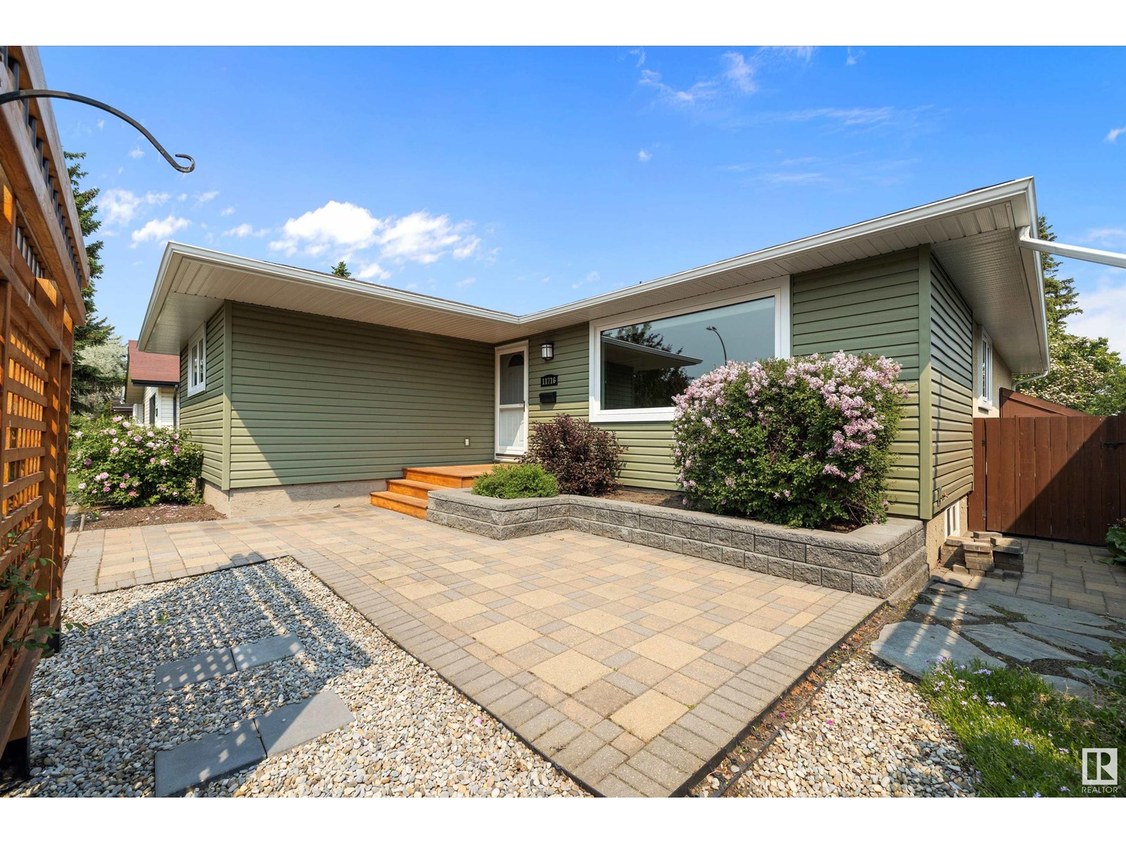 Photo 1 of 11716 39 Av Nw, Edmonton AB