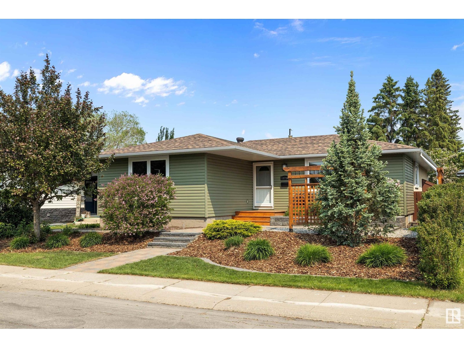 Photo 17 of 11716 39 Av Nw, Edmonton AB