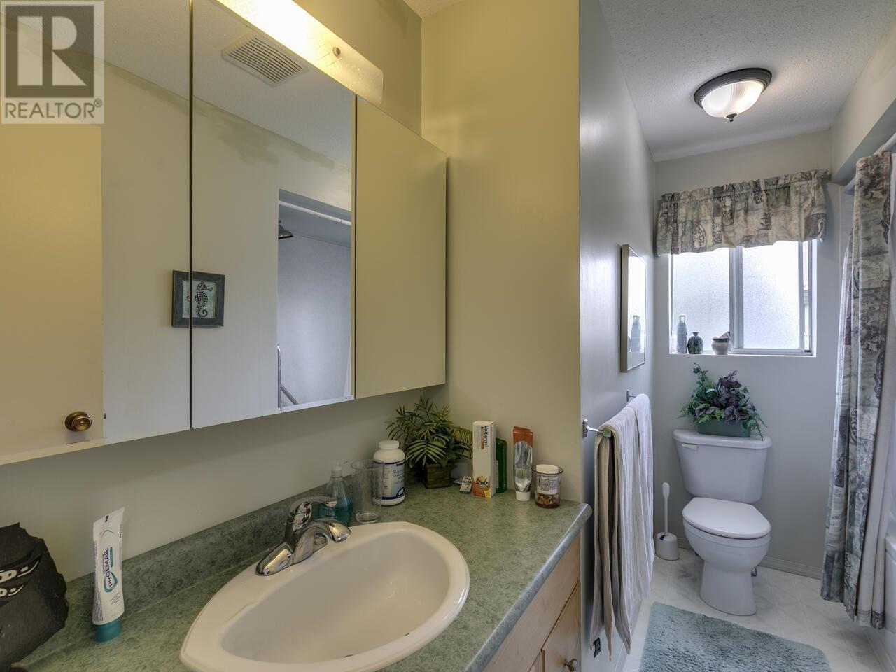 Photo 15 of 5566 49 Avenue, Delta BC