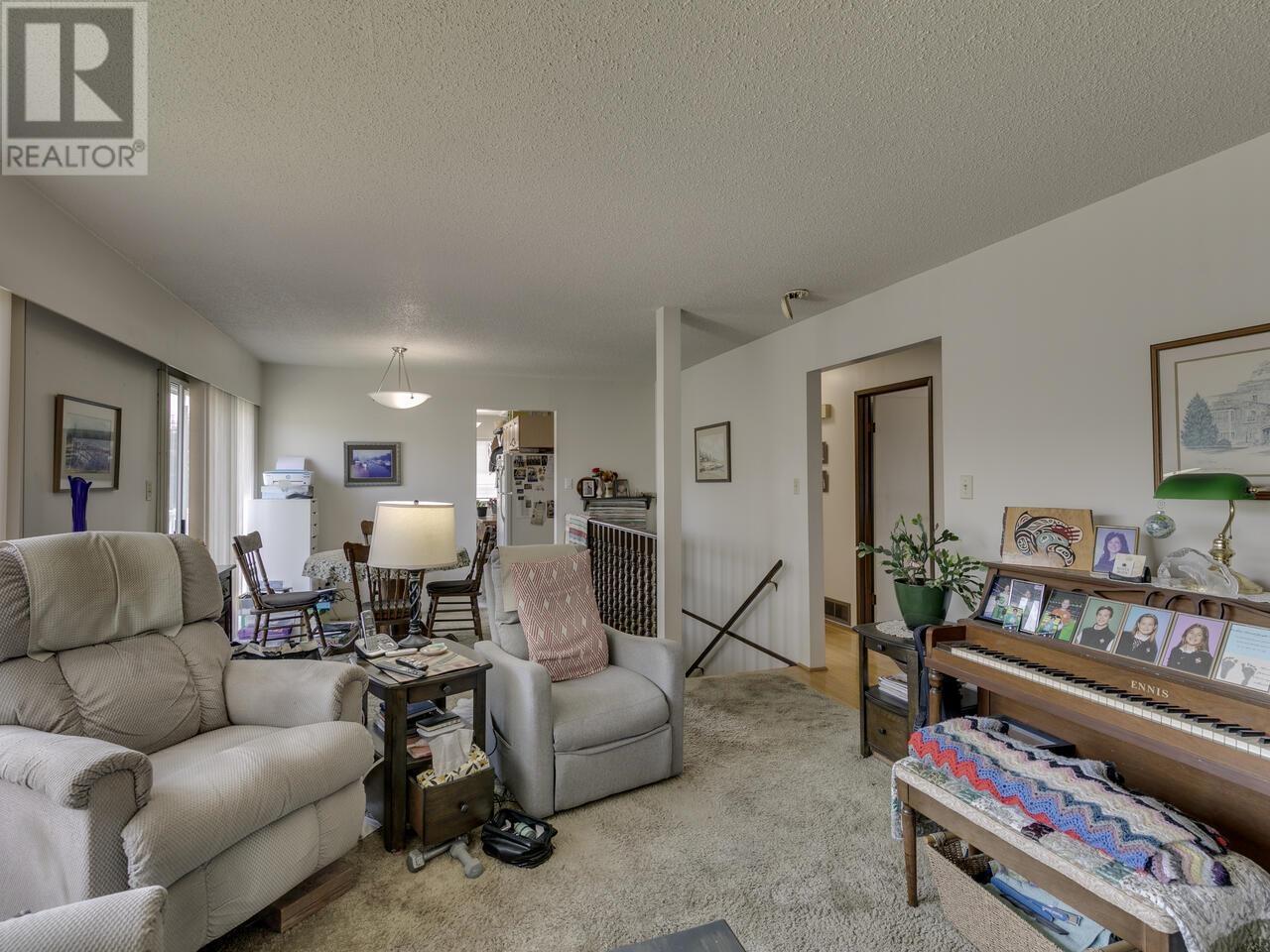 Photo 5 of 5566 49 Avenue, Delta BC
