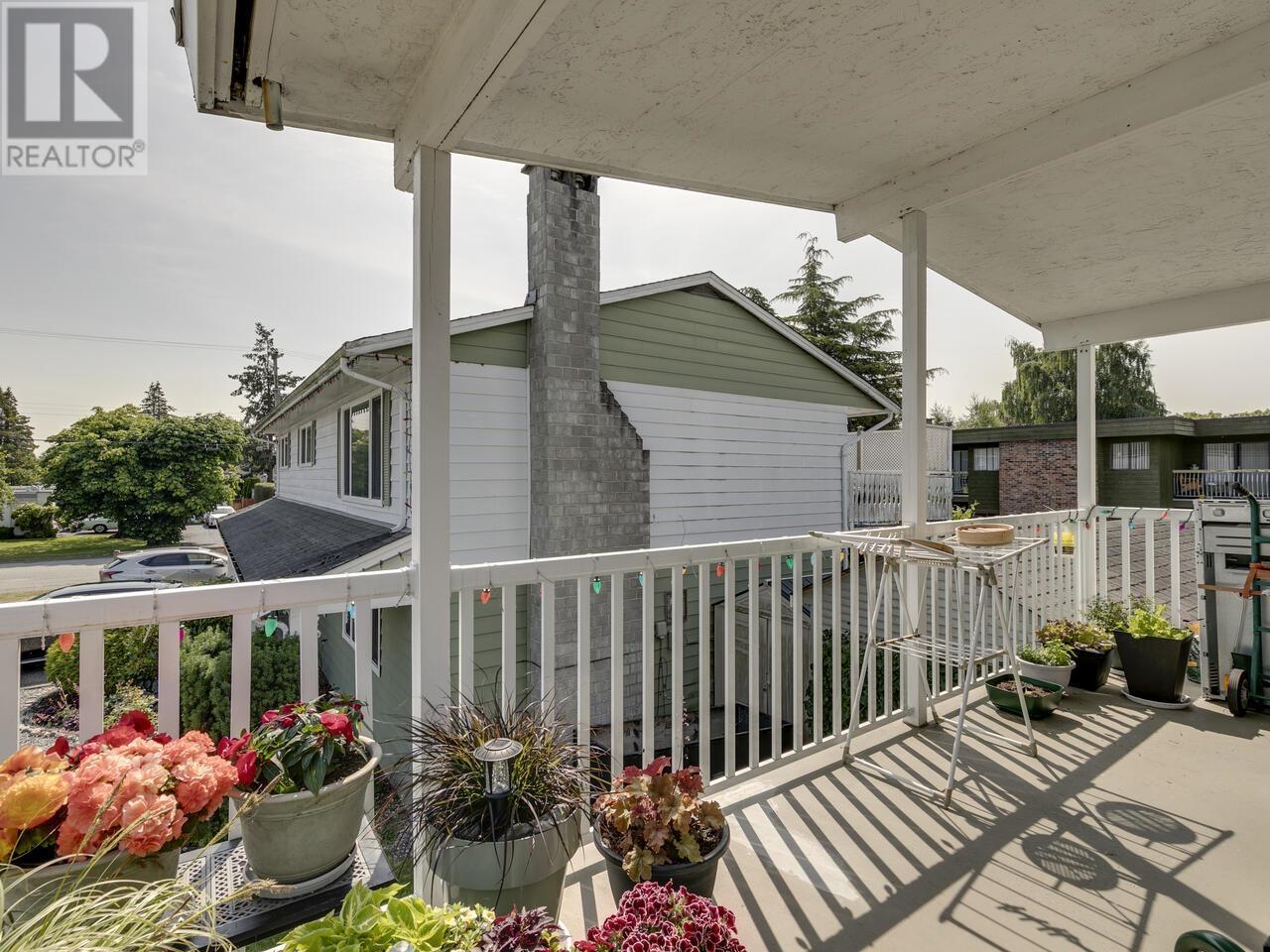 Photo 11 of 5566 49 Avenue, Delta BC