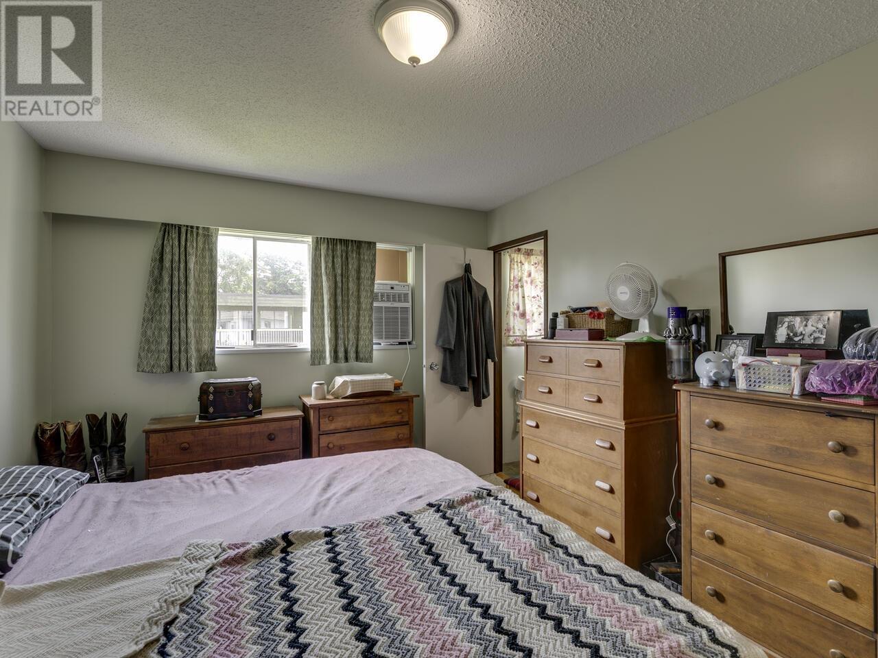 Photo 12 of 5566 49 Avenue, Delta BC