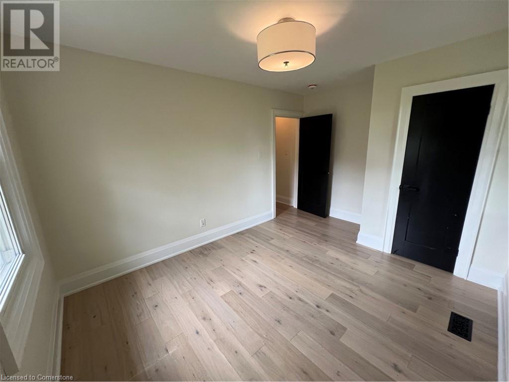 Photo 18 of 142 South Bend Road E, Hamilton ON