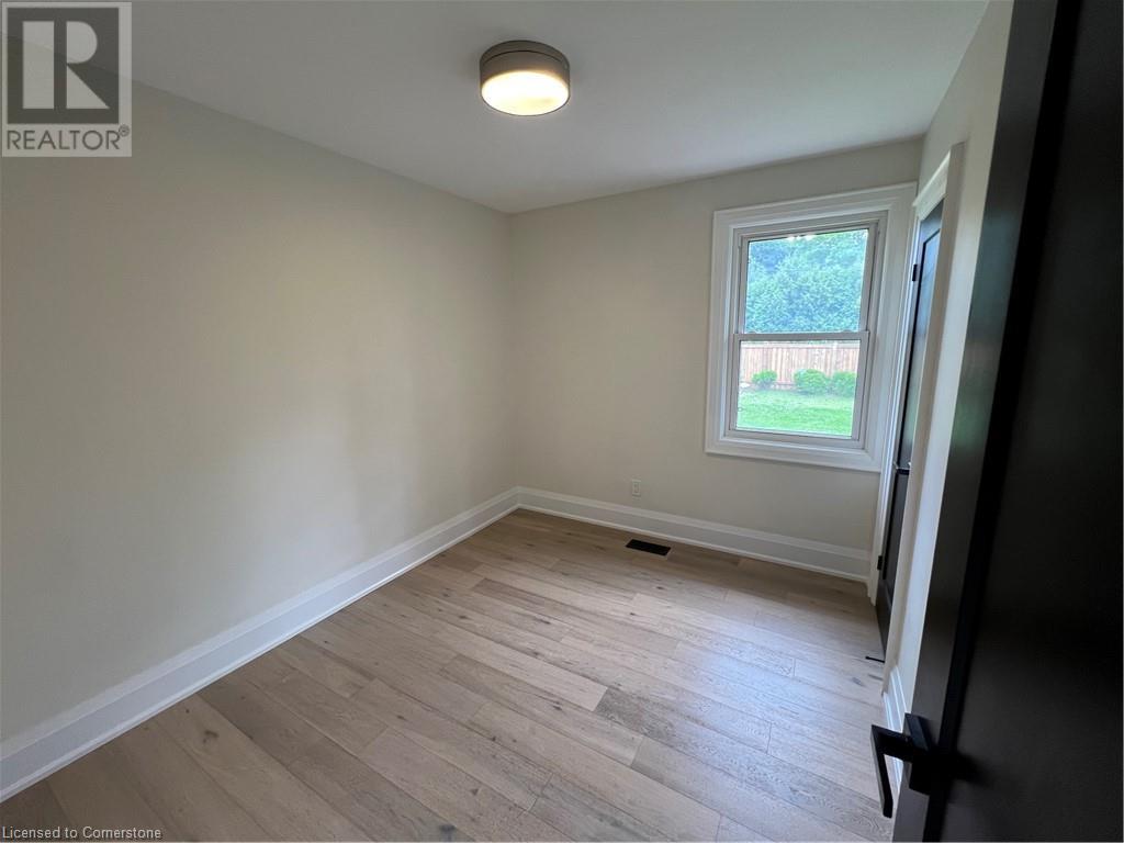 Photo 19 of 142 South Bend Road E, Hamilton ON