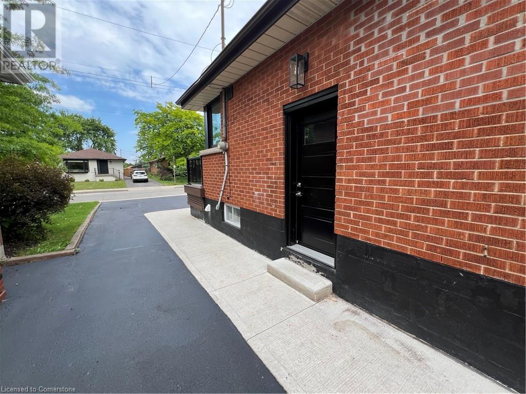 Photo 25 of 142 South Bend Road E, Hamilton ON