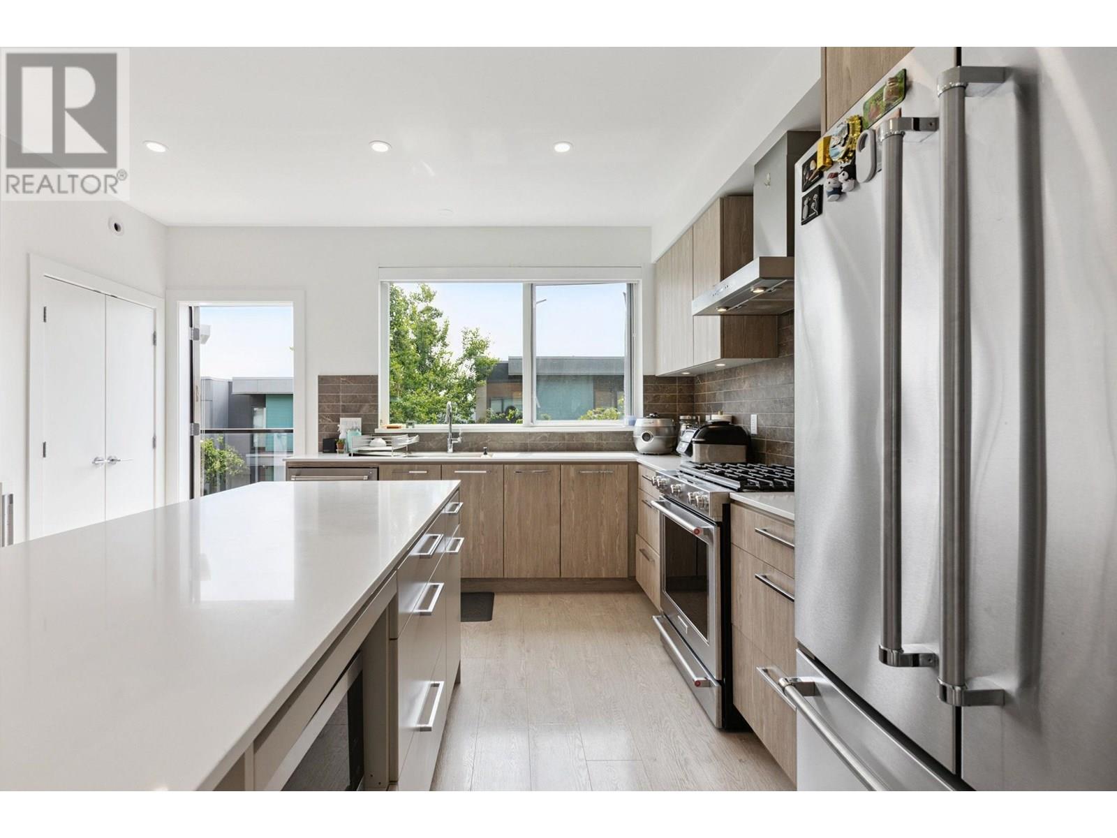 Photo 2 of 38 3597 Malsum Drive, North Vancouver BC