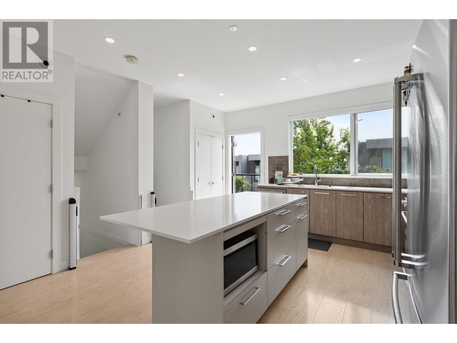 Photo 3 of 38 3597 Malsum Drive, North Vancouver BC
