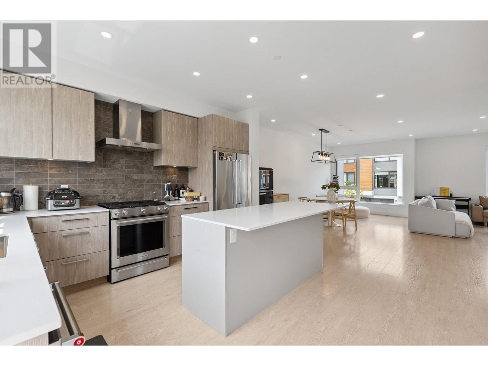 Photo 4 of 38 3597 Malsum Drive, North Vancouver BC
