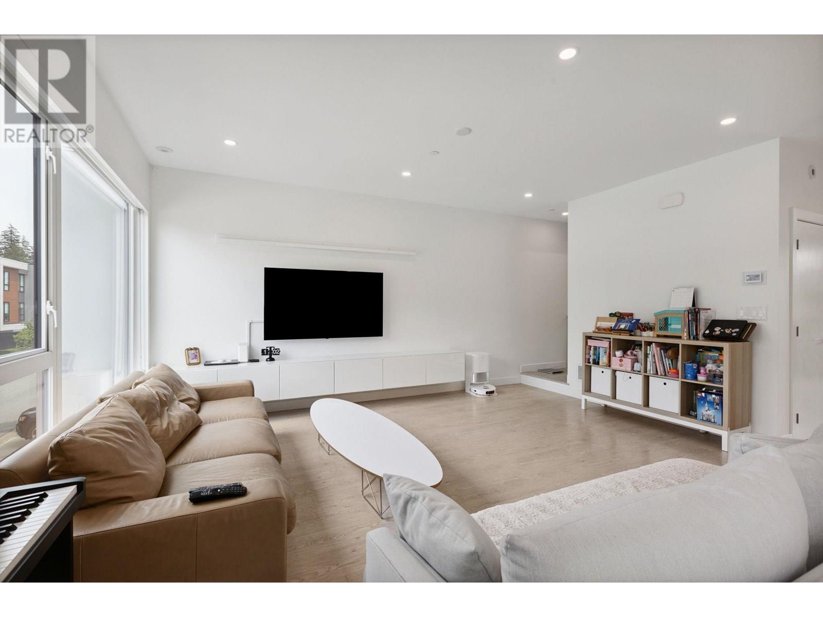 Photo 6 of 38 3597 Malsum Drive, North Vancouver BC