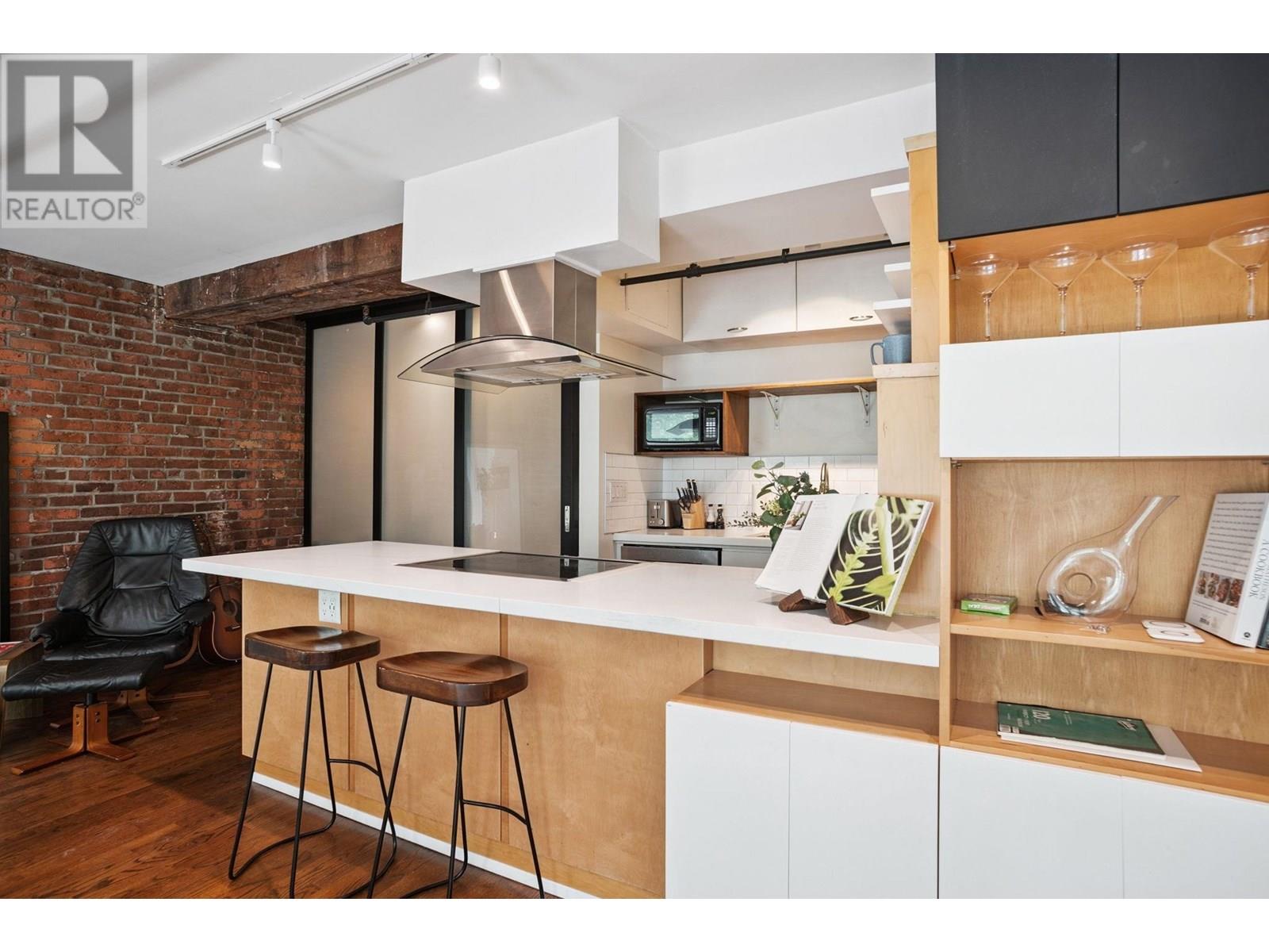 Photo 4 of 203 150 Alexander Street, Vancouver BC