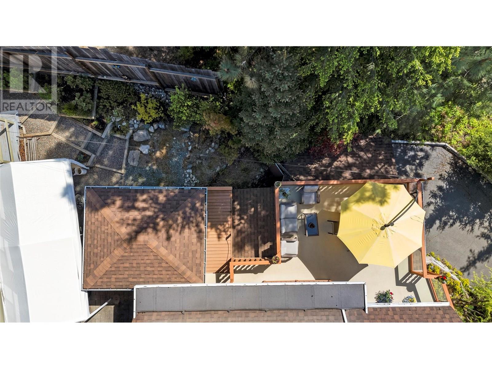 5261 Hlina Road, Celista