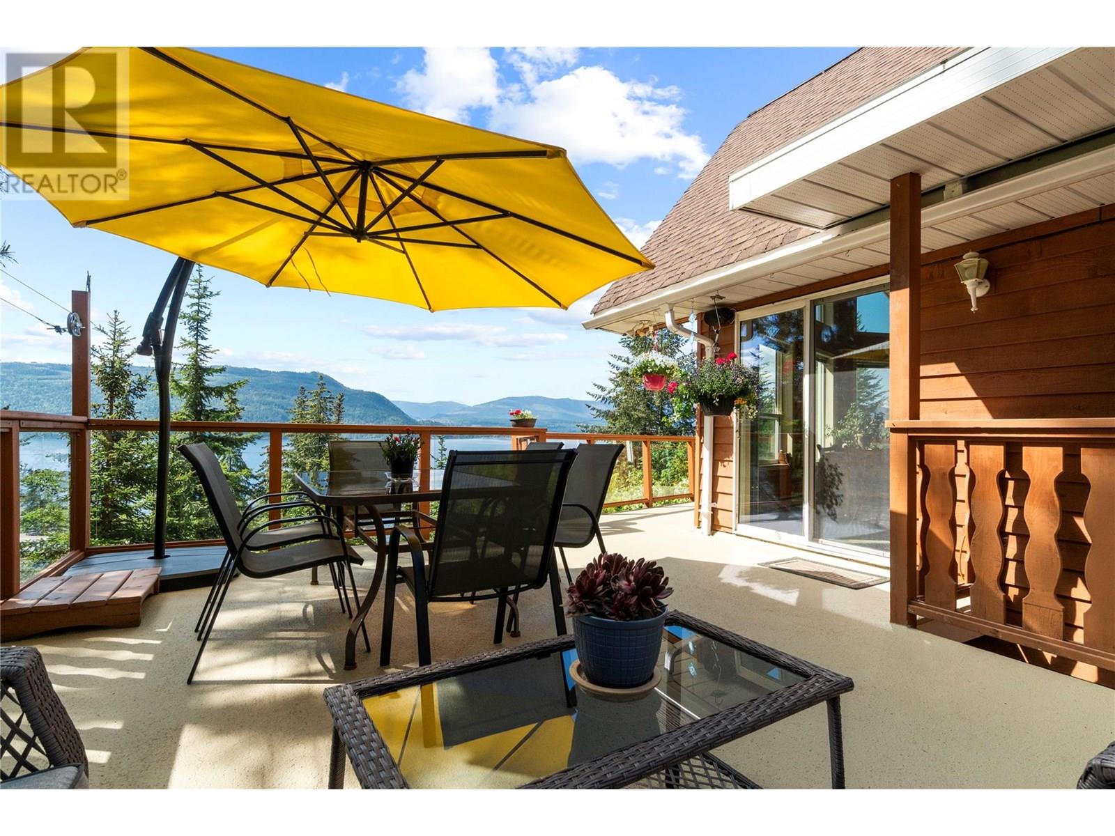 5261 Hlina Road, Celista
