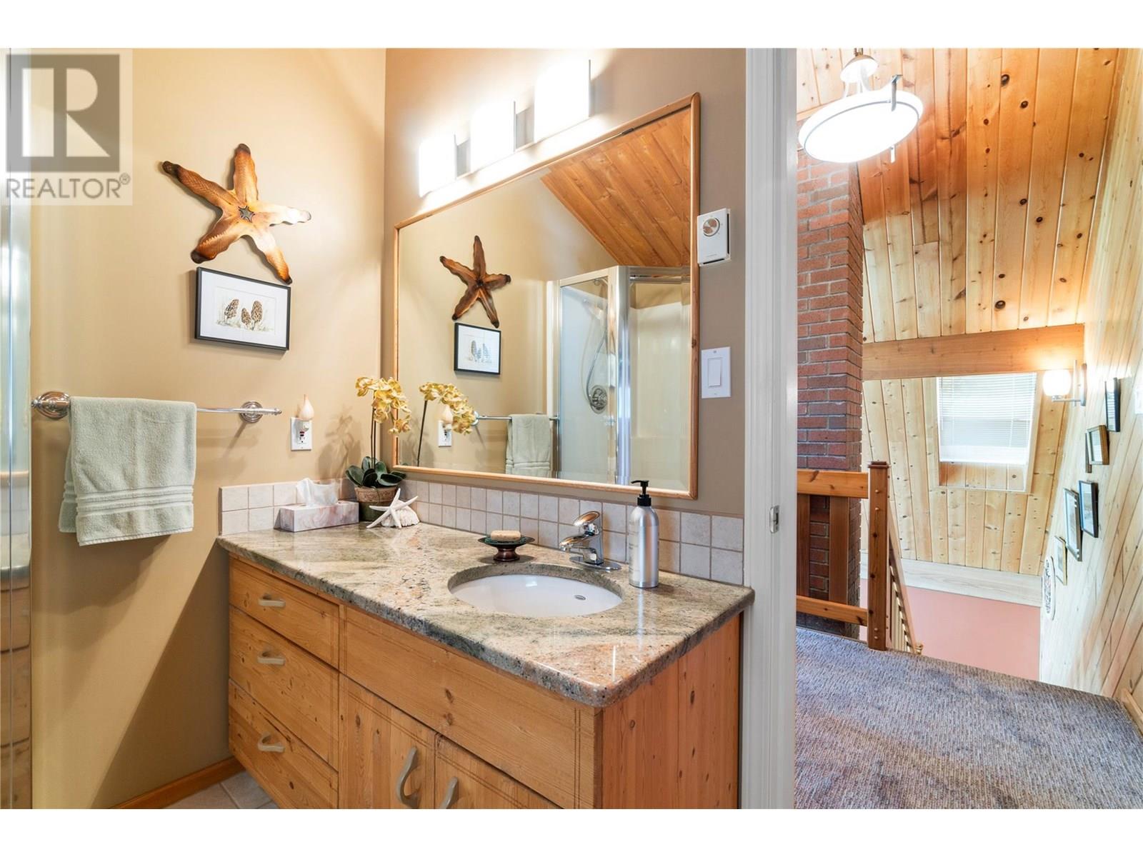 5261 Hlina Road, Celista