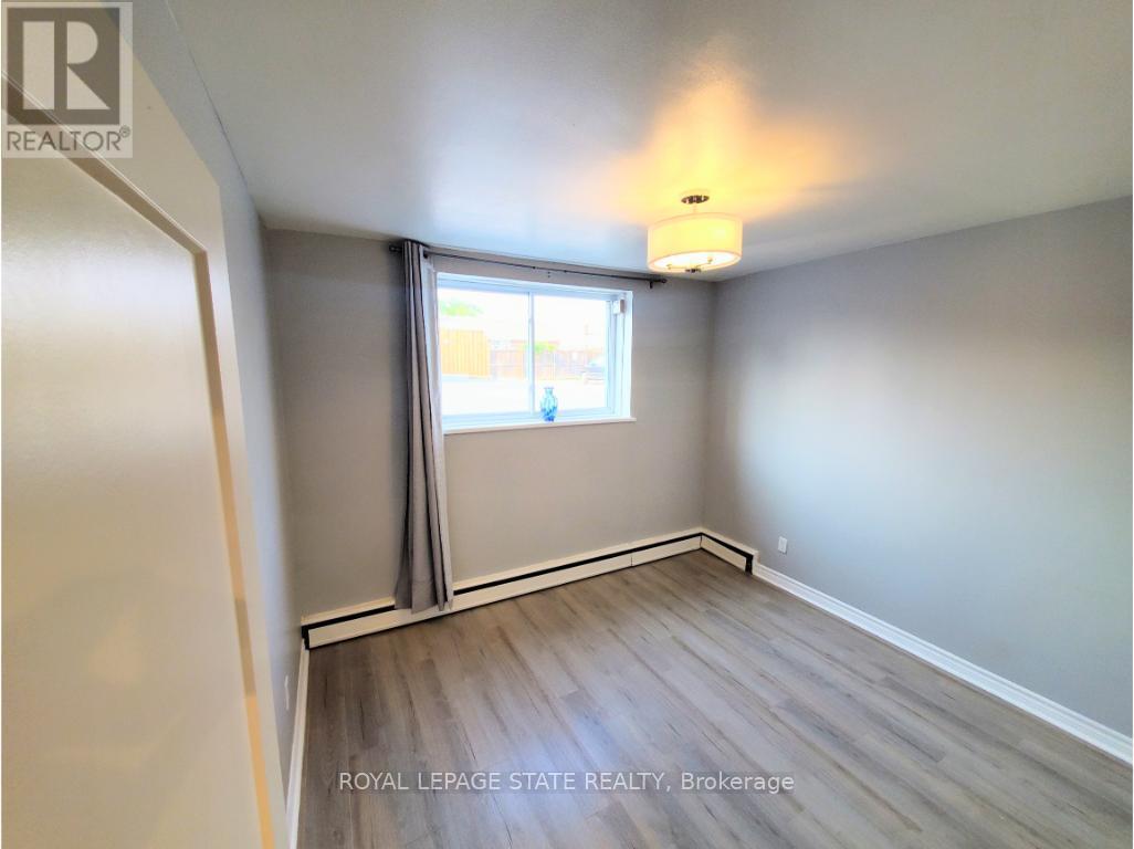 Photo 15 of 981 Mohawk Road E, Hamilton ON