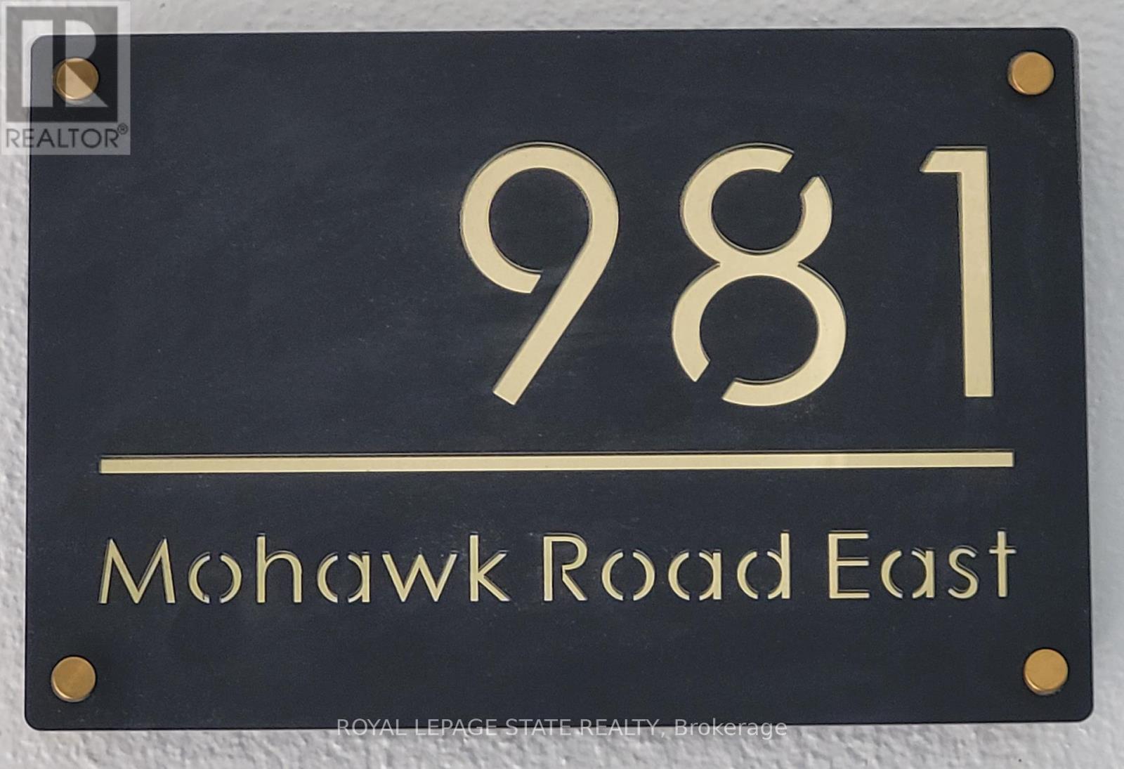 Photo 4 of 981 Mohawk Road E, Hamilton ON